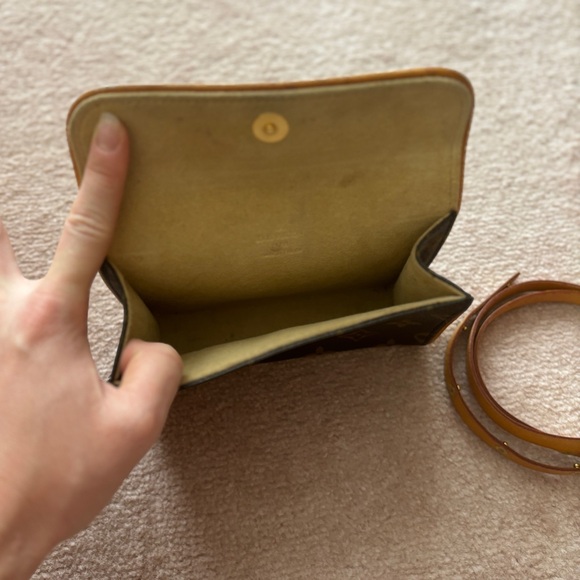 Vintage Louis Vuitton Florentine Waist Bag - Picture 4 of 8